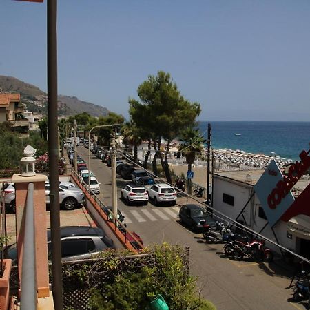 Poseidone Sea Apartment Taormina Мацео Екстериор снимка