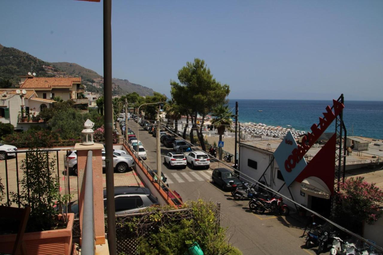 Poseidone Sea Apartment Taormina Мацео Екстериор снимка