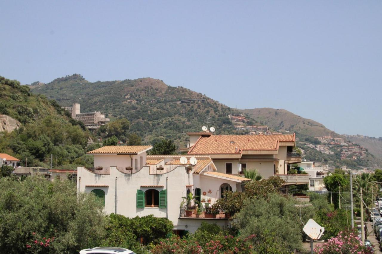 Poseidone Sea Apartment Taormina Мацео Екстериор снимка
