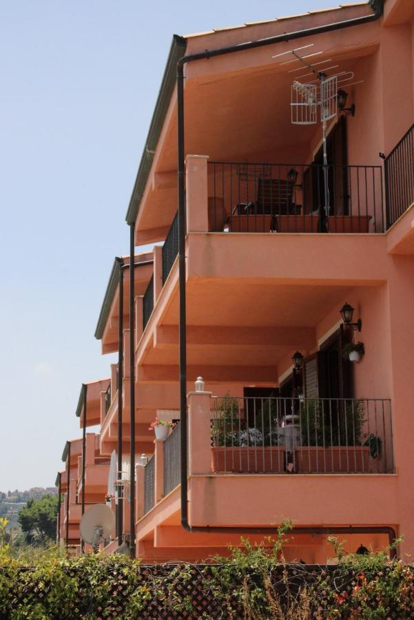 Poseidone Sea Apartment Taormina Мацео Екстериор снимка
