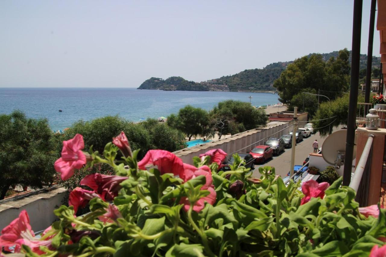 Poseidone Sea Apartment Taormina Мацео Екстериор снимка