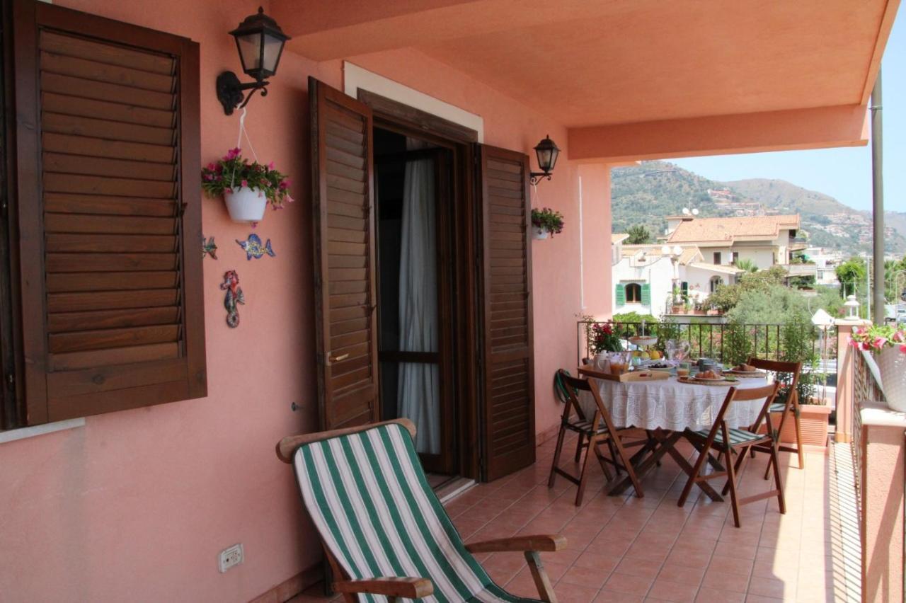 Poseidone Sea Apartment Taormina Мацео Екстериор снимка
